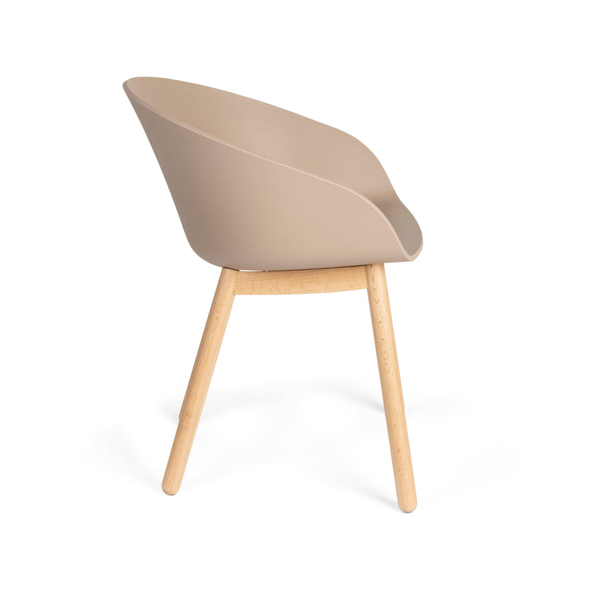 Void PP chair with armrests and natural legs
