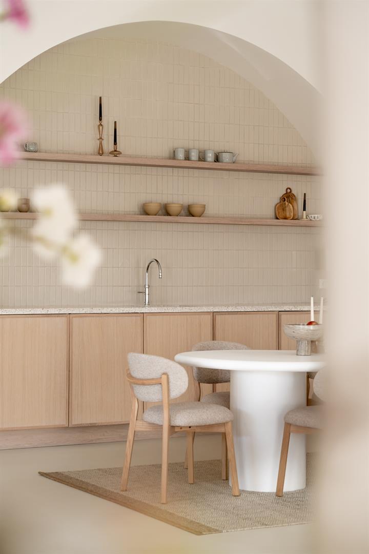 Mikky fabric chair with natural legs