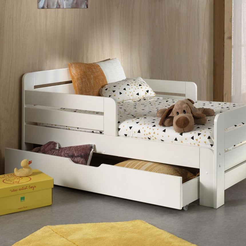 Jumper wooden children's bedding holder