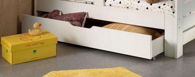 Jumper wooden children's bedding holder