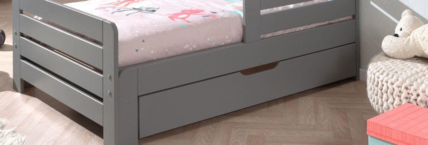 Jumper wooden children's bedding holder