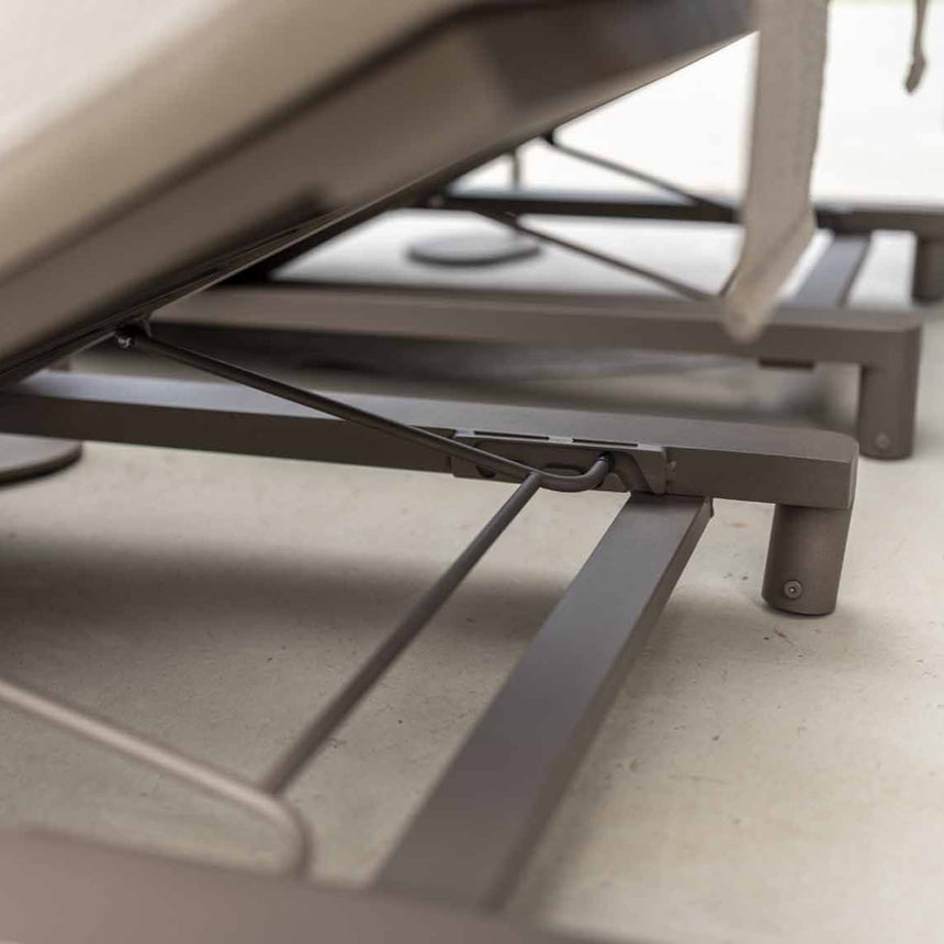 Madeira fabric sun lounger with dark brown legs