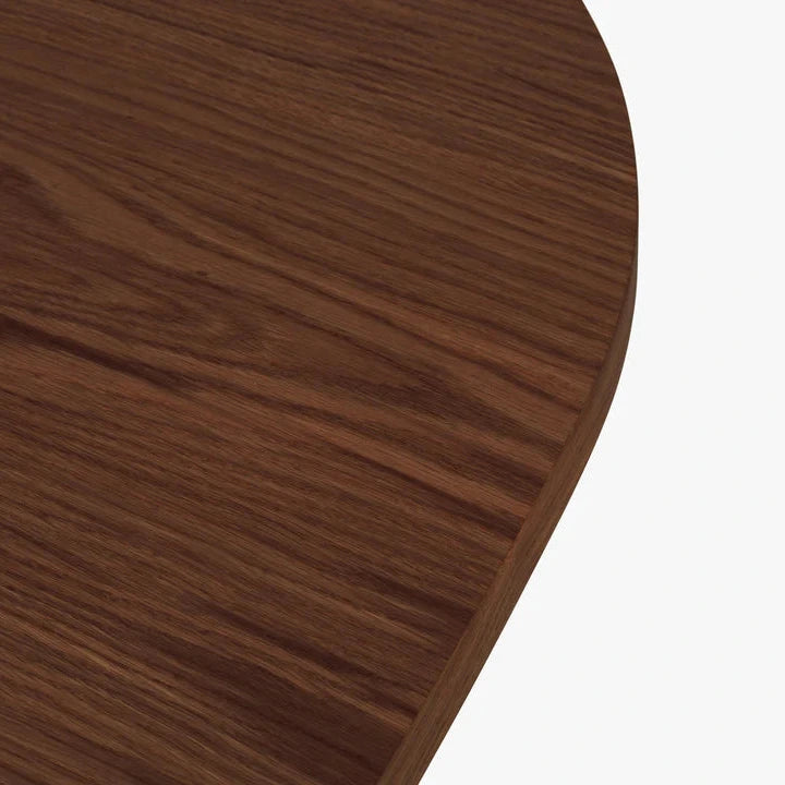 Nido extendable wooden dining table with dark brown legs