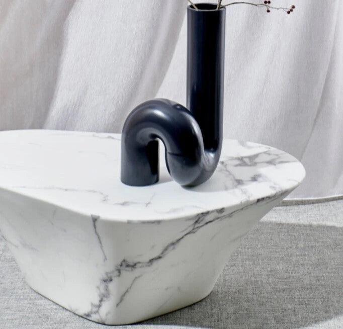 Oval márvány dohányzóasztal