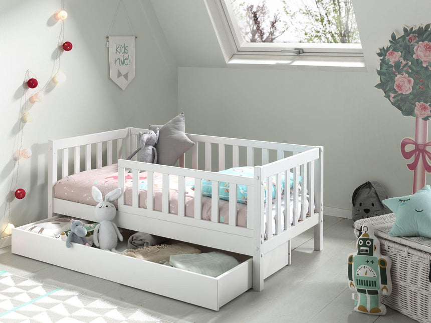 Peuterbed wooden children's bedding holder