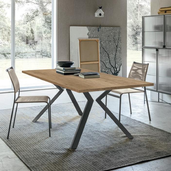 Zoe dining table