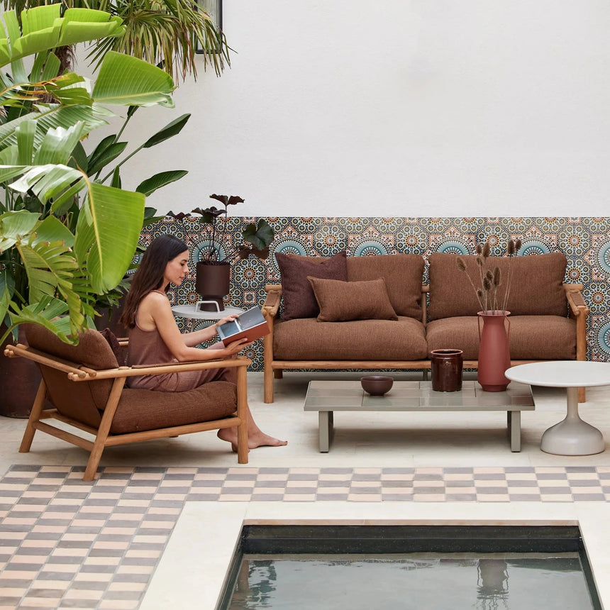 Sticks 2 személyes szövet kerti kanapé fa lábbal