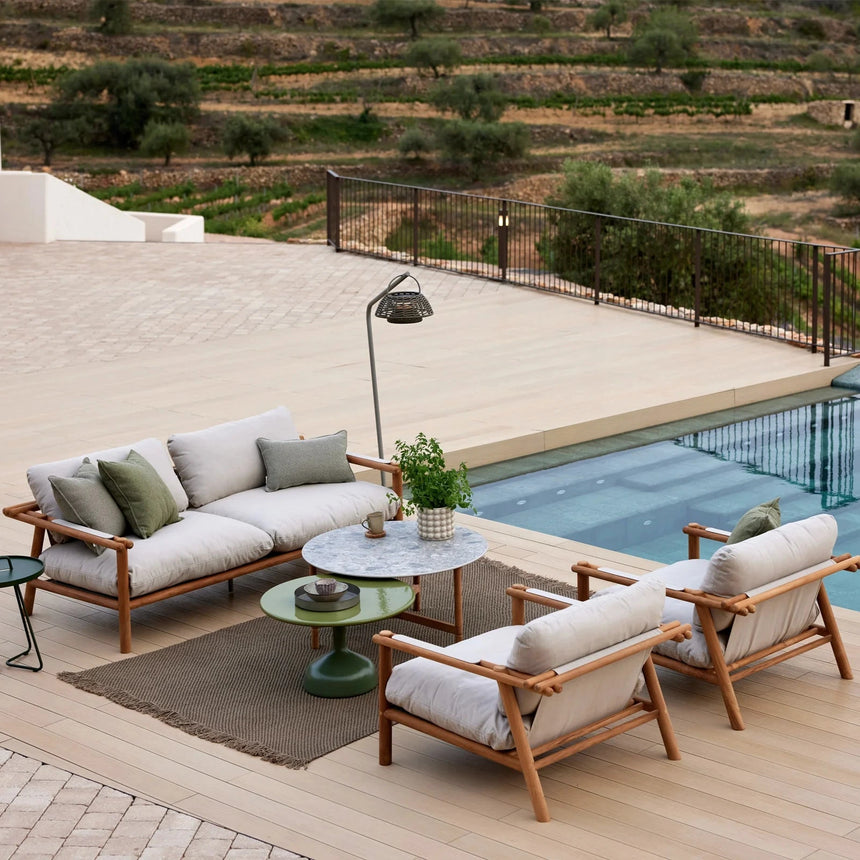 Sticks 2 személyes szövet kerti kanapé fa lábbal