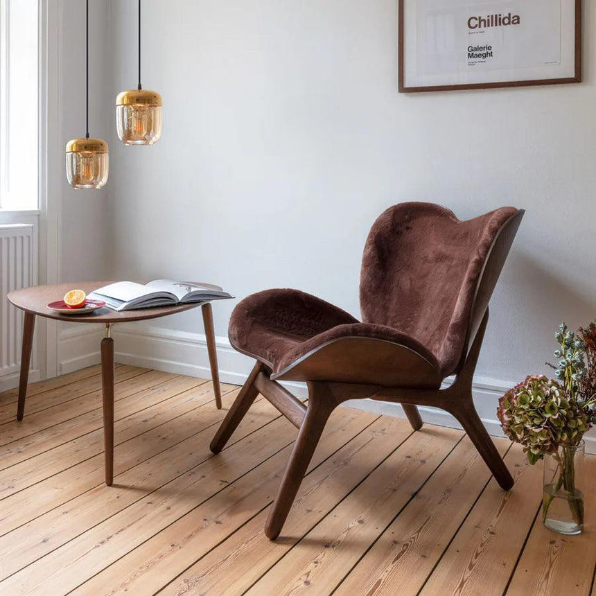 A Conversation Piece műszőrme fotel sötét kerettel