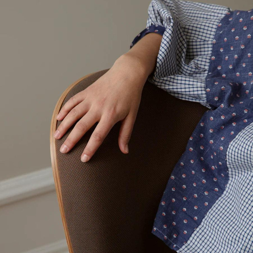 A Conversation Piece szövet fotel natúr kerettel