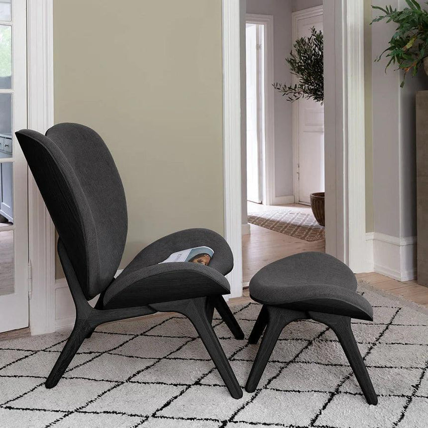 A Conversation Piece szövet lábtartó fekete kerettel