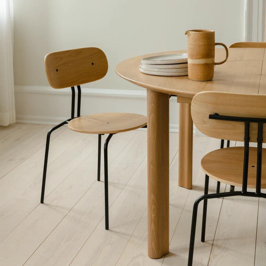 Smooth Comfort Circle extendable wooden table Ø132