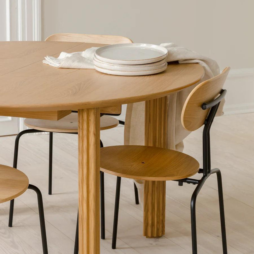 Rippled Comfort Circle extendable wooden table Ø132