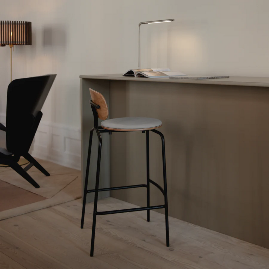 Curious fa bárszék szövet párnával fekete lábbal