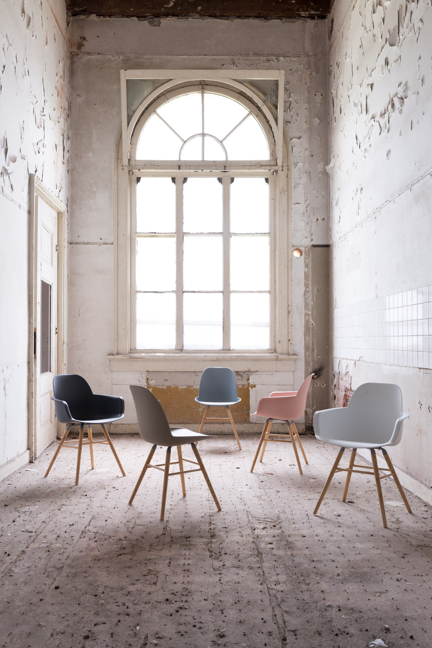 Albert Kuip karfás PP szék