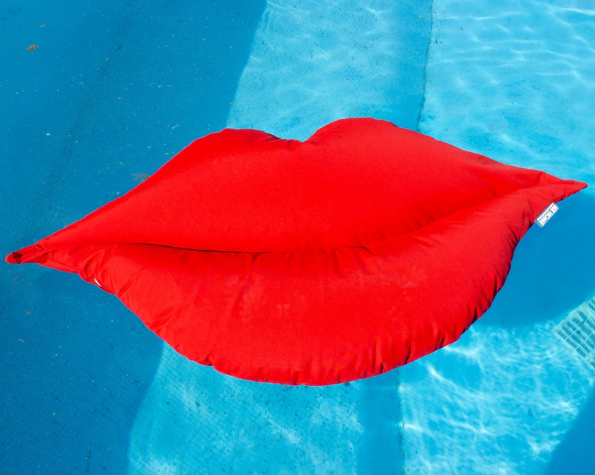 Mouth-shaped fabric swimming pillow