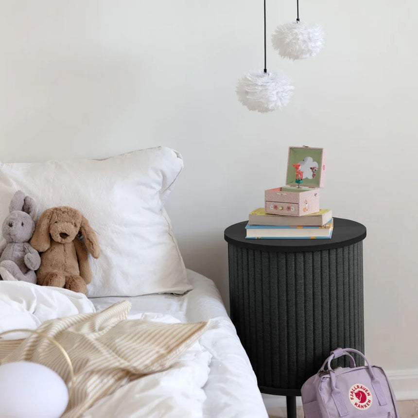 Audacious fa éjjeliszekrény fekete kerettel