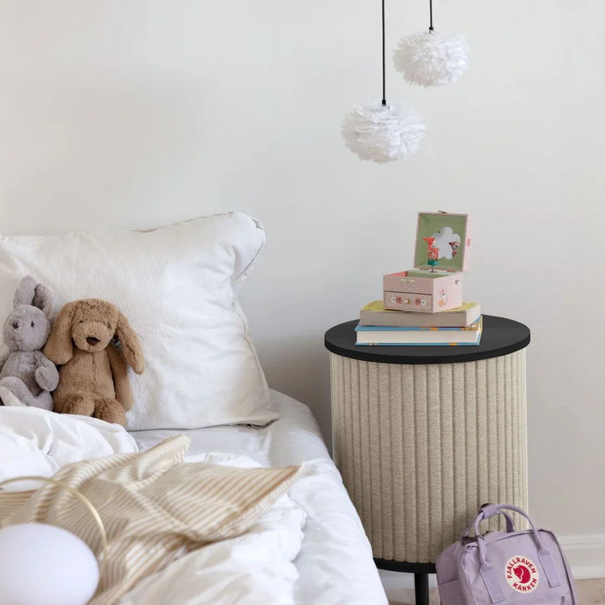 Audacious fa éjjeliszekrény fekete kerettel