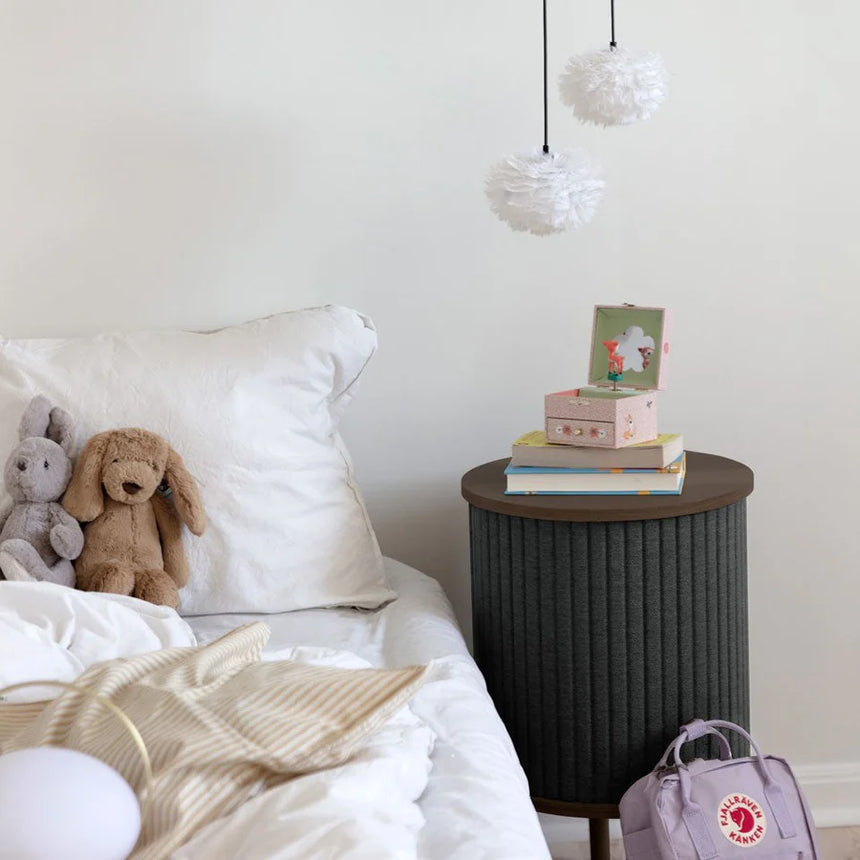 Audacious fa éjjeliszekrény sötétbarna kerettel