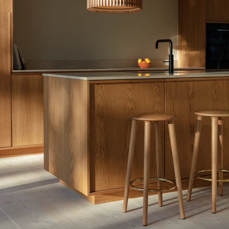 The Socialite alacsony fa bárszék