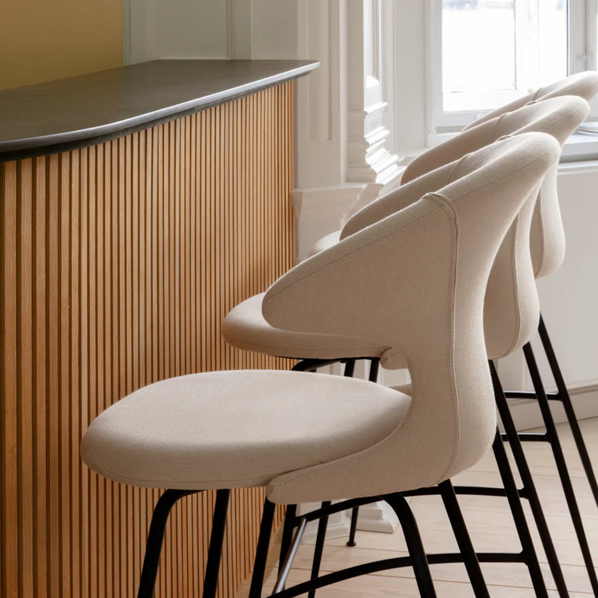 Time Flies szövet alacsony bárszék fekete lábbal