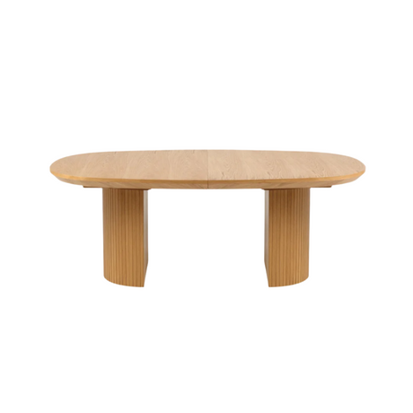 Nido extendable wooden dining table with natural legs