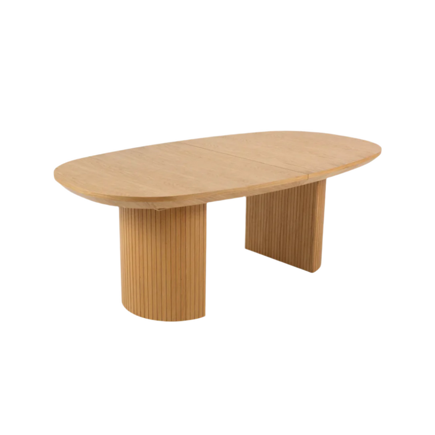 Nido extendable wooden dining table with natural legs