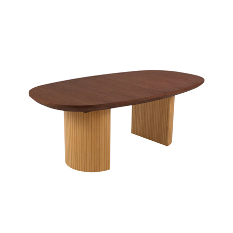 Nido extendable wooden dining table with natural legs