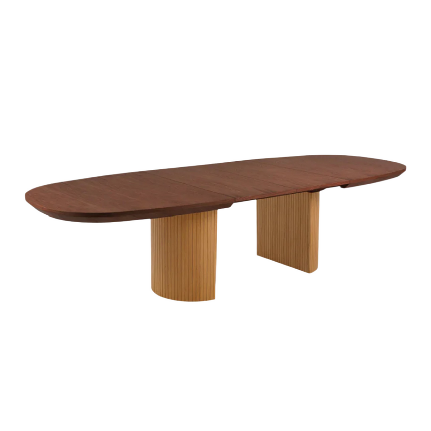 Nido extendable wooden dining table with natural legs