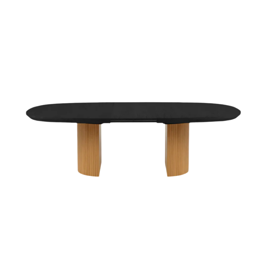 Nido extendable wooden dining table with natural legs