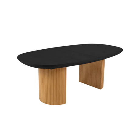 Nido extendable wooden dining table with natural legs