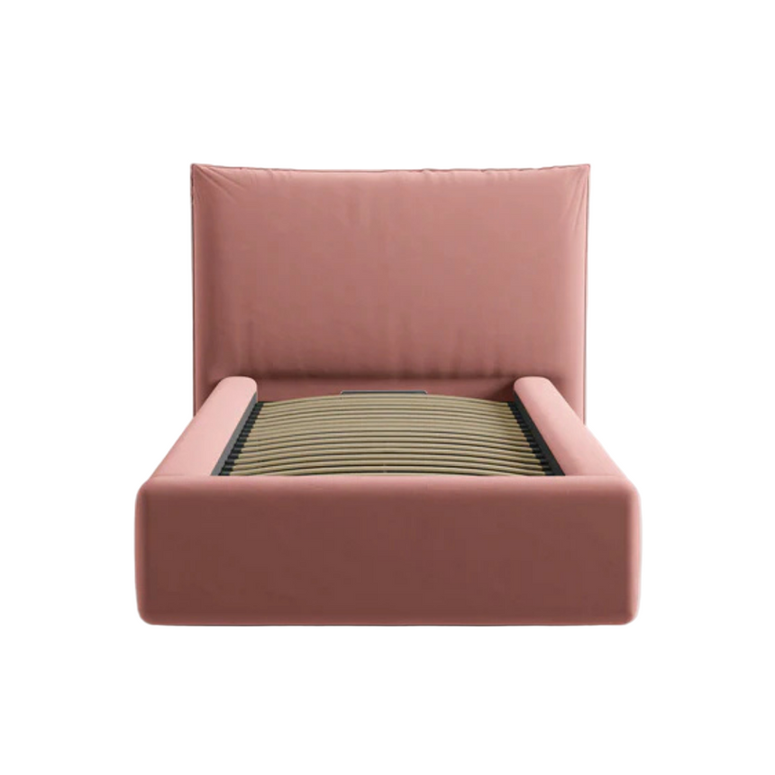 Kaelle bársony ágy