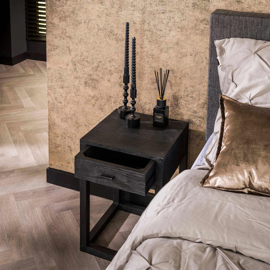 Zistra 240 fa éjjeliszekrény