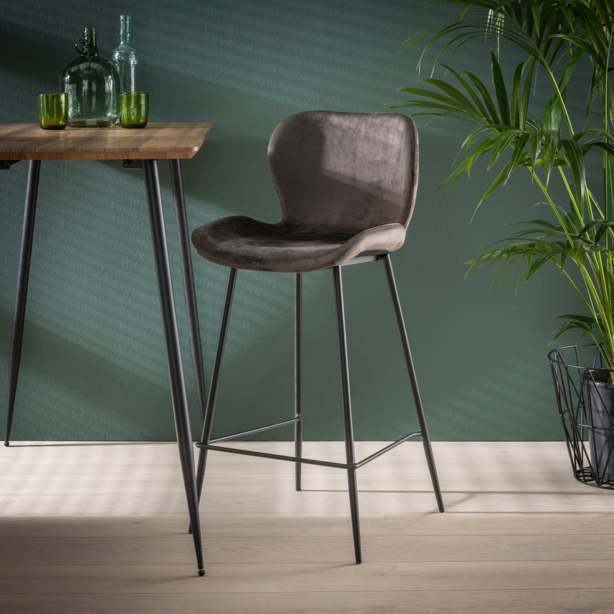 Admit velvet chair