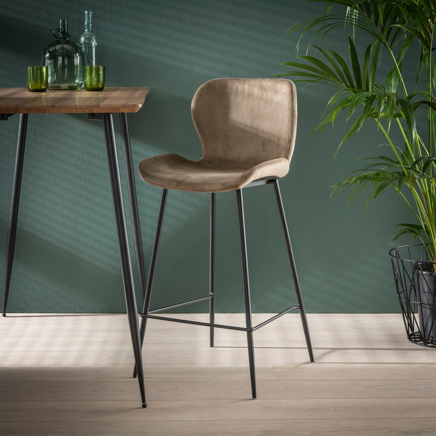 Admit velvet chair