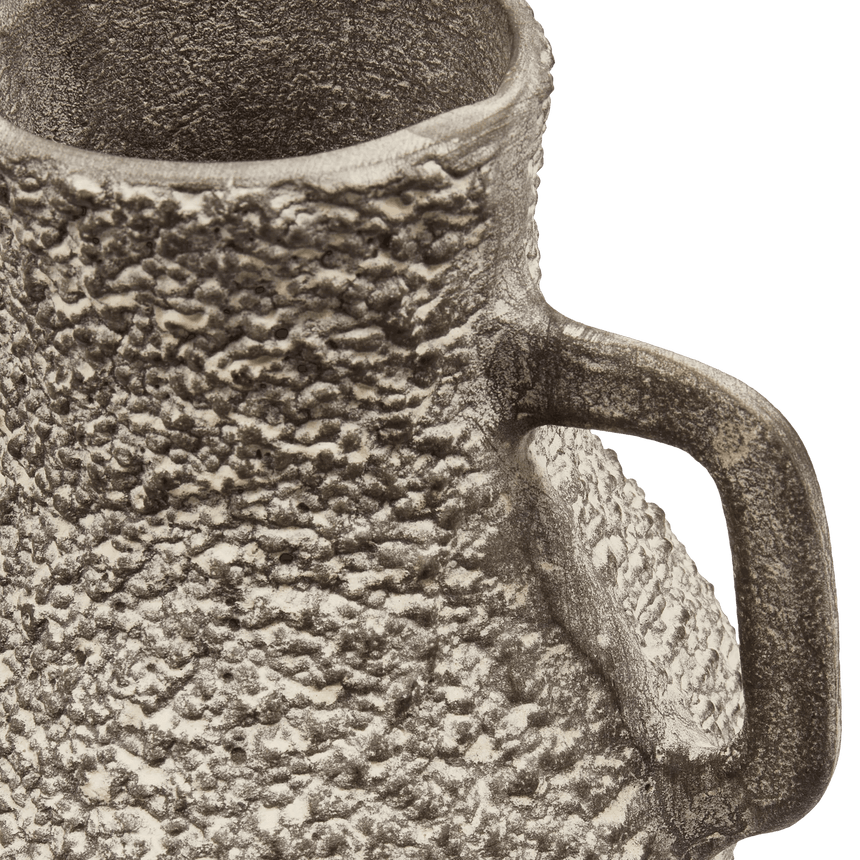 Tabia metal vase