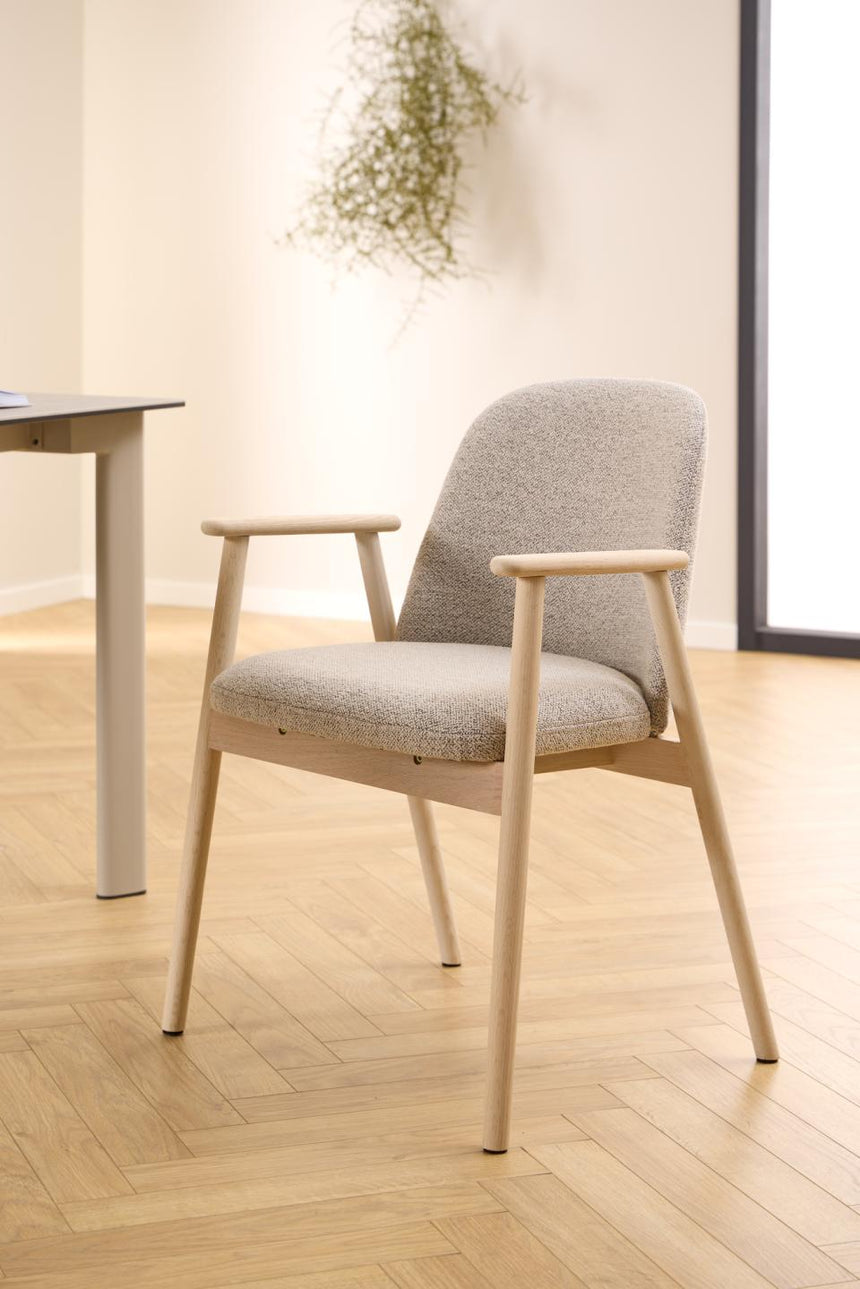 Leo bouclé chair