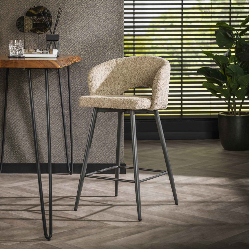 Admit velvet chair