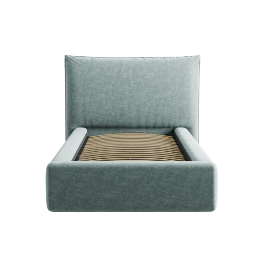 Kaelle zsenília ágy