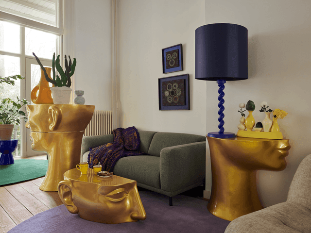 Head PP coffee table right