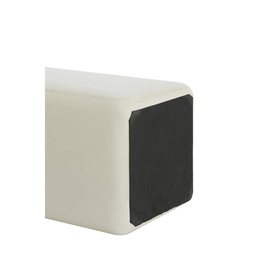 Fabi lerakóasztal – Elegáns, magasított fém oszlop