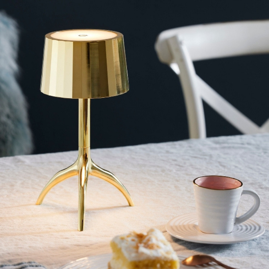 Corno fém asztali lámpa