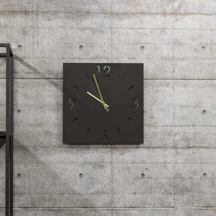 Time fém falióra