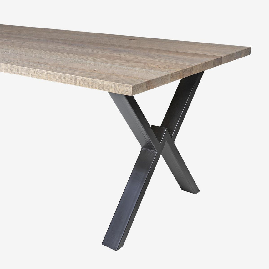 Straight corners dining table