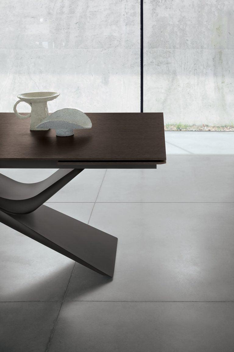 Arcus dining table