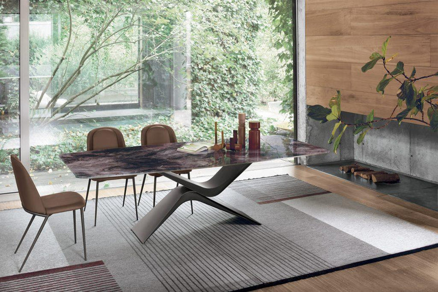 Arcus dining table