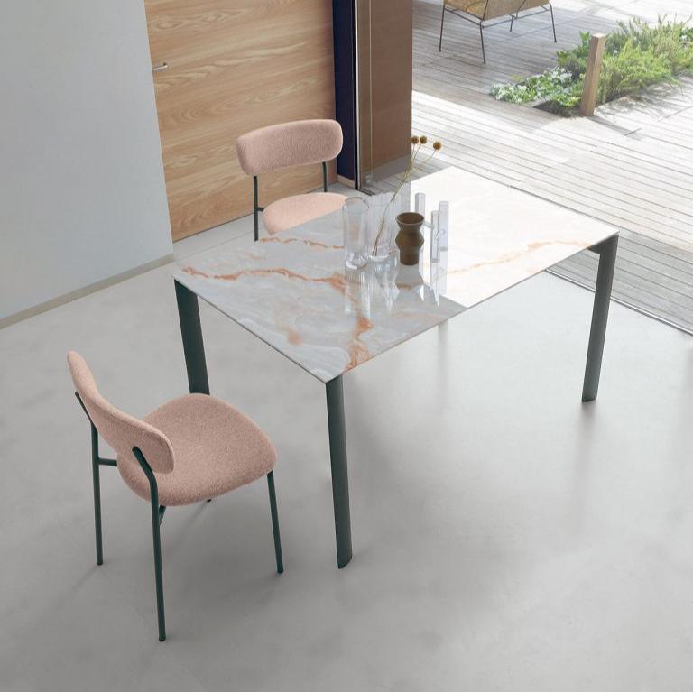 Podio dining table