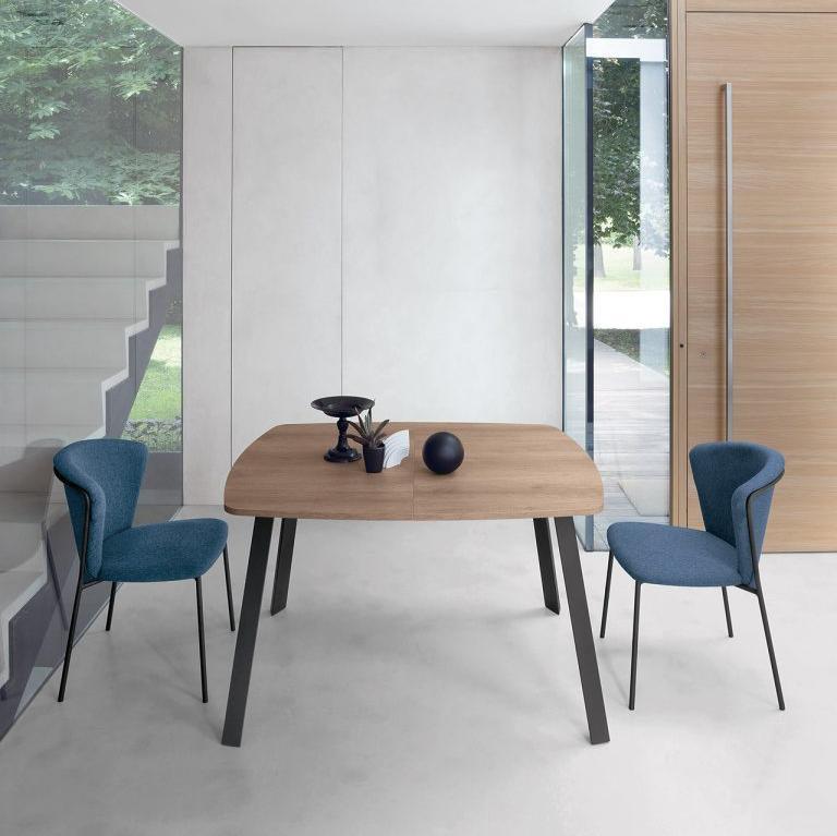 Resort dining table