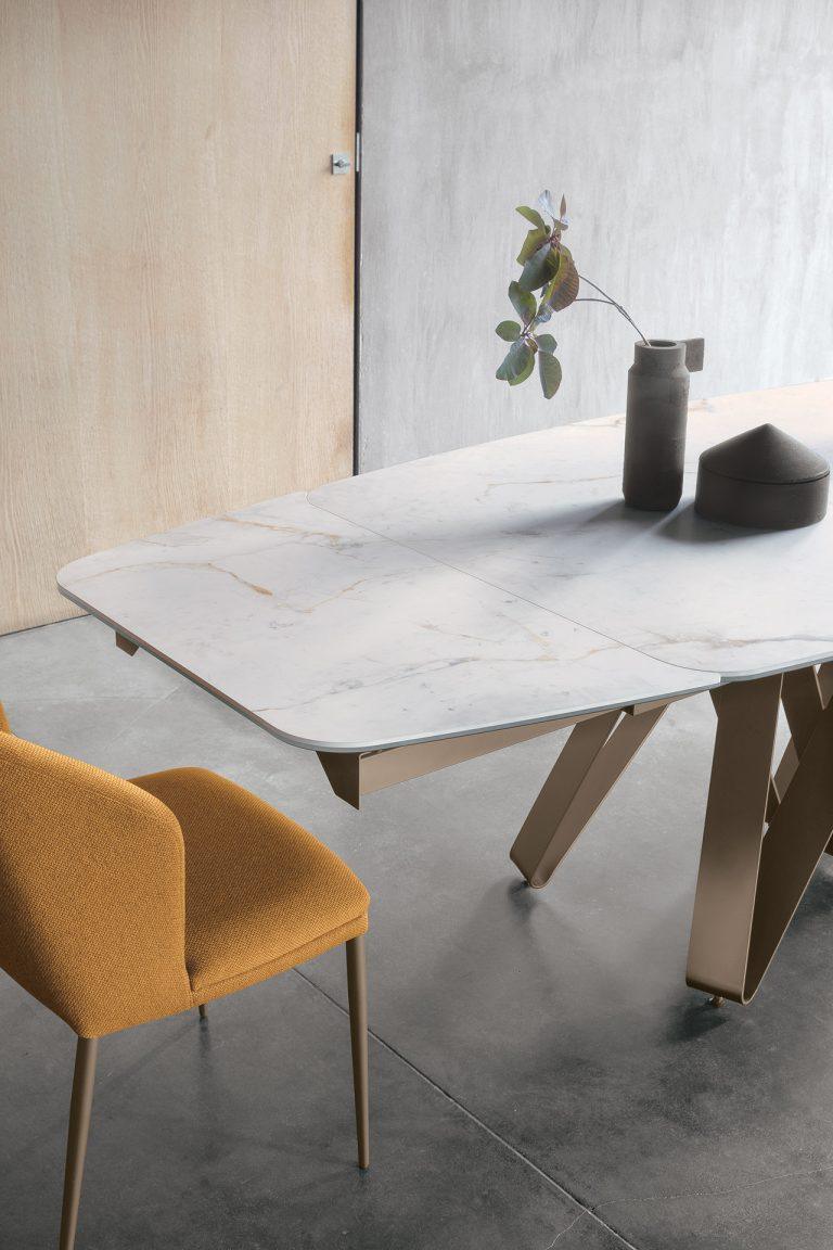 Roulette dining table