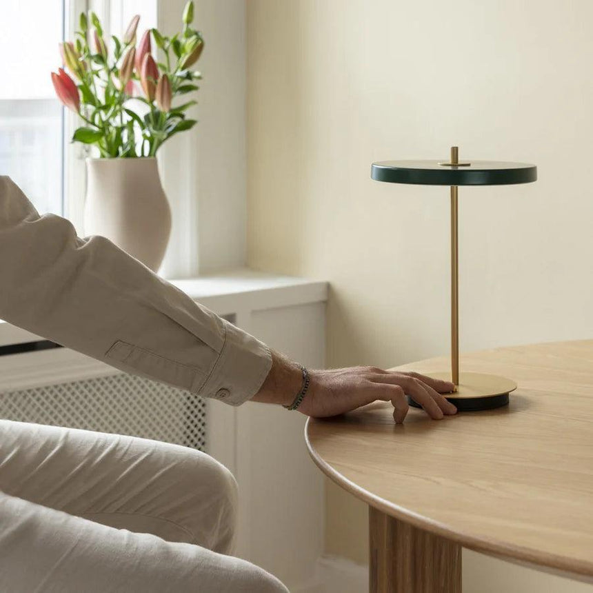Asteria Move metal table lamp with brass base